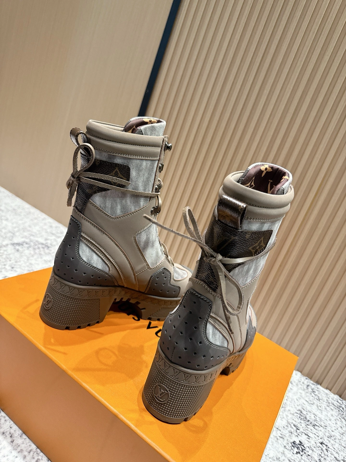 COCO-- 8V 1AISC3 cowhide Heel height ：7cm Waterproof：3.5cm item:E-X362J2912
